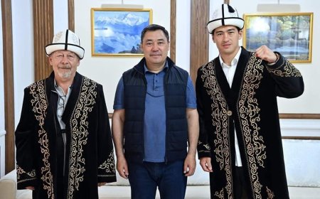 Президент Садыр Жапаров встретился с чемпионом мира по боксу по версии WBA Дмитрием Биволом