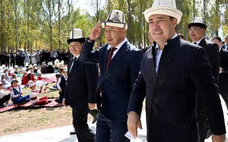Президент Садыр Жапаров осмотрел реконструированный парк «Ормон Хан» в Кочкорском районе