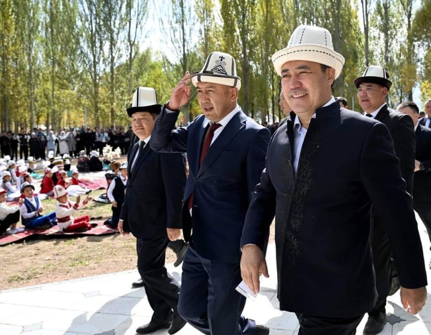 Президент Садыр Жапаров осмотрел реконструированный парк «Ормон Хан» в Кочкорском районе