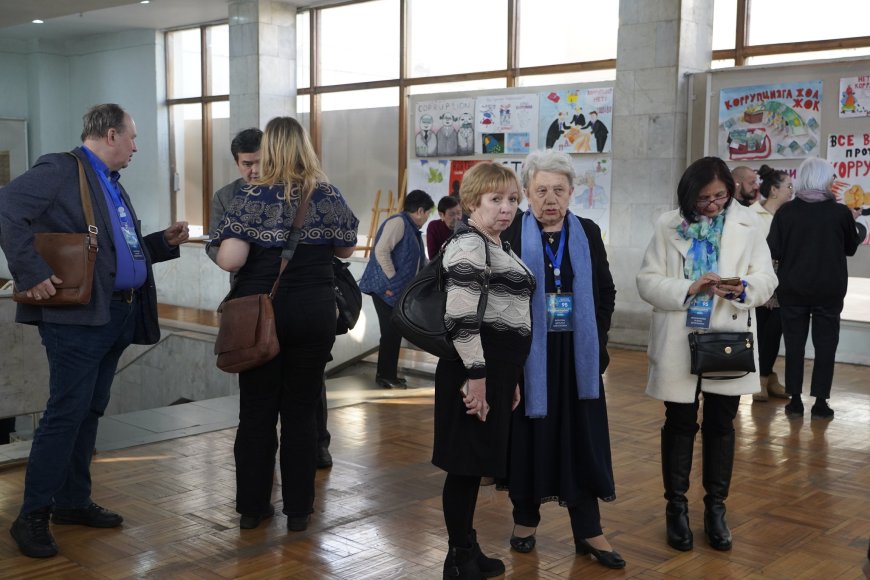 Айтматов эл аралык форумунун катышуучулары Гапар Айтиев атындагы улуттук көркөм сүрөт музейинде
