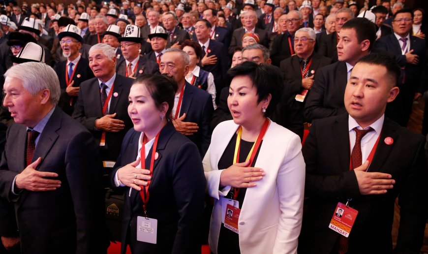 В Бишкеке проходит второй Народный Курултай с участием Президента Кыргызской Республики Садыра Жапарова.
