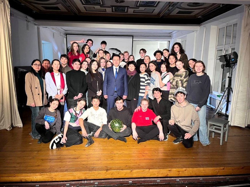 Первый заместитель министра Тимурлан Ажымалиев встретился с кыргызскими студентами, обучающимся в Москве