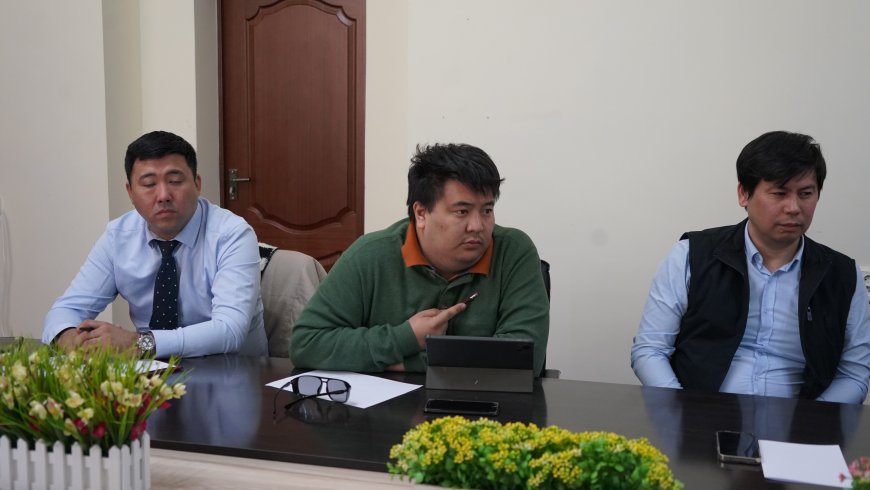 Алтынбек Максутов Кыргызстандагы телерадио уюмдарды ата мекендик контент менен камсыздоо боюнча киноискусствонун адистери менен жолукту