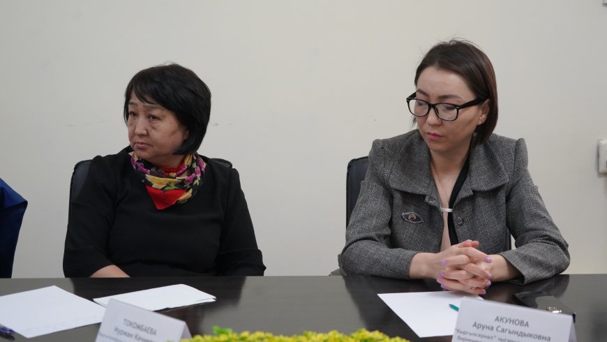 Алтынбек Максутов Кыргызстандагы телерадио уюмдарды ата мекендик контент менен камсыздоо боюнча киноискусствонун адистери менен жолукту