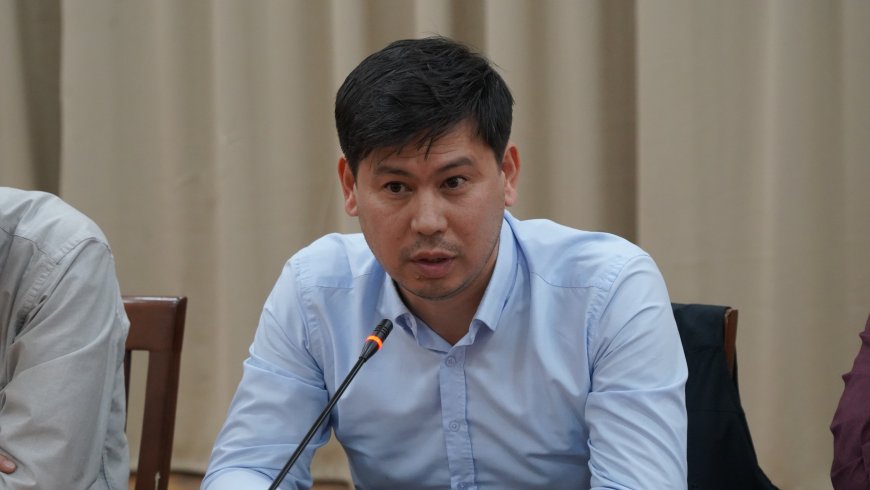 Алтынбек Максутов Кыргызстандагы телерадио уюмдарды ата мекендик контент менен камсыздоо боюнча телеканалдардын өкүлдөрү менен жолукту