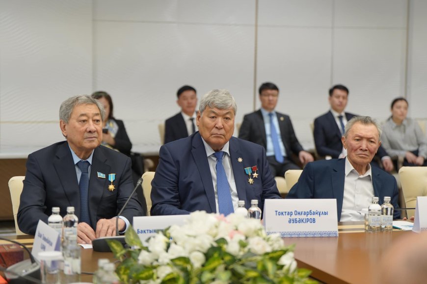 Государственный секретарь Суйунбек Касмамбетов принял участие в круглом столе аксакалов и творческой интеллигенции Кыргызстана и Казахстана