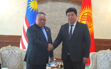 Алтынбек Максутов Малайзиянын Туризм, искусство жана маданият министри Тионг Кинг Синг мырза менен жолугушту