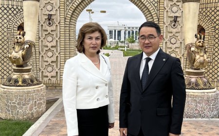 Чынгыз Эсенгул уулу встретился с министром культуры Таджикистана М. Сатториен