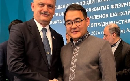 Чынгыз Эсенгул уулу Беларустун спорт жана туризм министри Сергей Ковальчук менен жолукту