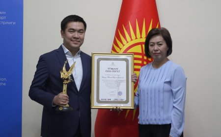 Калый Молдобасанов атындагы Кыргыз улуттук консерваториясынын кызматкерлери сыйлыктарга татышты