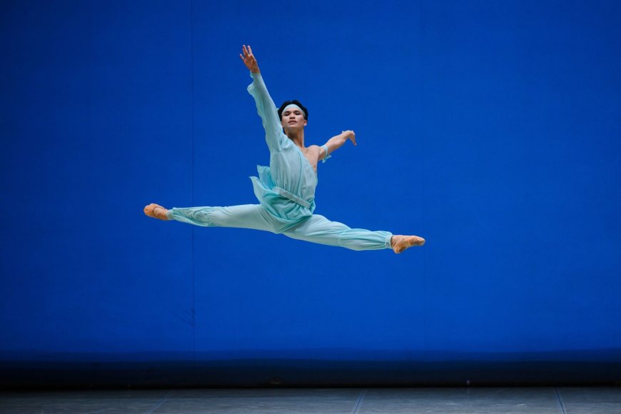 В Бишкеке прошел концерт Казахской национальной академии хореографии