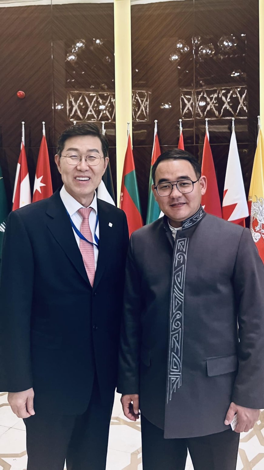 Замминистра Чынгыз Эсенгул уулу встретился с Президентом национального азиатского культурного центра Кореи Ли Кан Хеном