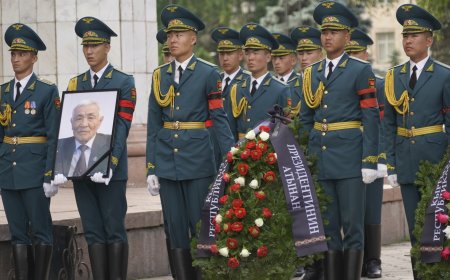 В Бишкеке простились с народным писателем Самсаком Станалиевым