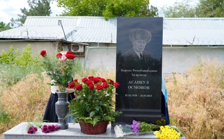 Эл артисти Асанкул Осмоновдун эстелиги орнотулду
