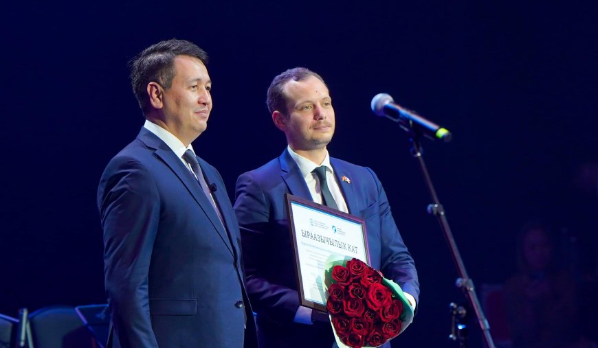 Бүгүн Бишкек эл аралык кинофестивалынын салтанаттуу жабылыш аземинде эл аралык жана Борбор Азия сынактарынын жеңүүчүлөрү аныкталды