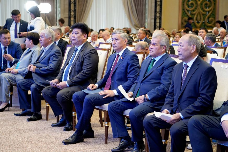 Президент Садыр Жапаров Кыргызстан элинин ассамблеясынын 10-жыйынынын делегаттарына кайрылуу жолдоду