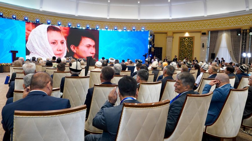 Президент Садыр Жапаров Кыргызстан элинин ассамблеясынын 10-жыйынынын делегаттарына кайрылуу жолдоду