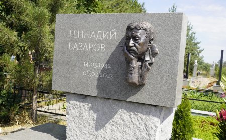 “Кыргыз кереметин” жаратуучуларынын бири, Кыргыз Республикасынын эл артисти, белгилүү кинорежиссер, сценарист Геннадий Базаровдун эстелиги ачылды