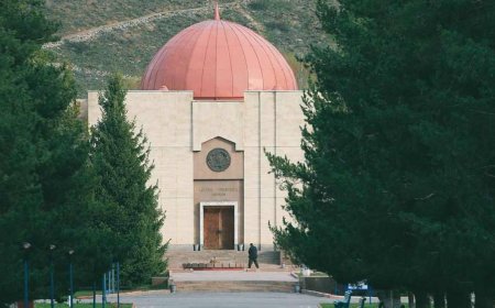 Кыргыз Республикасынын Маданият, маалымат, спорт жана жаштар саясаты министрлиги   Кыргыз улуттук “Манас Ордо” комплексинин башкы директору бош кызмат ордуна документтерди кабыл алууну жарыялайт