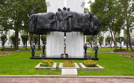 Бишкекте жаңыланган “Эл достугу монументинин” расмий ачылышы өттү