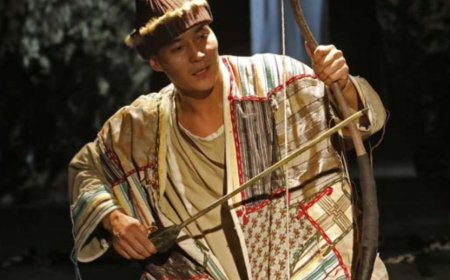 В культурной жизни Москвы яркое событие — показ современной версии кыргызской притчи «Саадак какты» в постановке Уланмырзы Карыпбаева