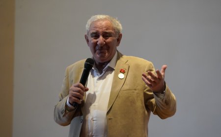 Михаил Казиник Бишкекте: классикалык музыка дүйнөсүнө эшик ачкан лекция