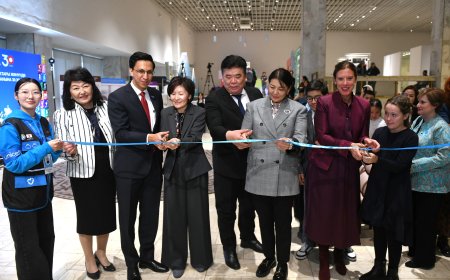 Алтынбек Максутов “Кыргызстандагы балдардын тарыхый жолу” көргөзмөсүнүн ачылышына катышты