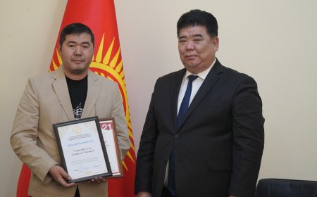 Алтынбек Максутов наградил победителей международного конкурса «Искусство книги»