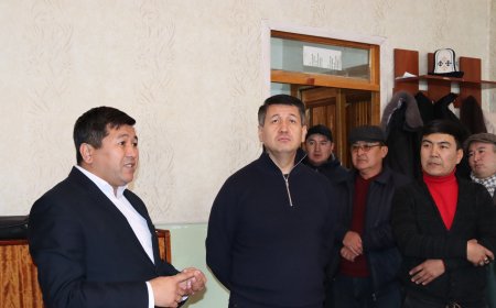 Маданият министринин орун басары Тимурлан Ажымалиев Жалал-Абаддагы Барпы атындагы театрдан кабар алды