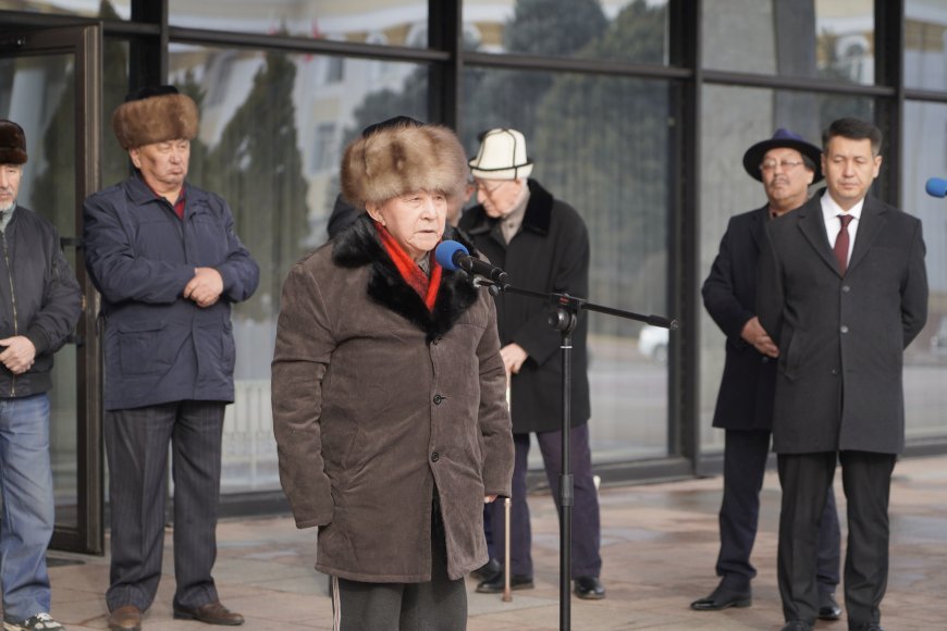 Эл акыны Нурпаис Жаркынбаев акыркы сапарга узатылды