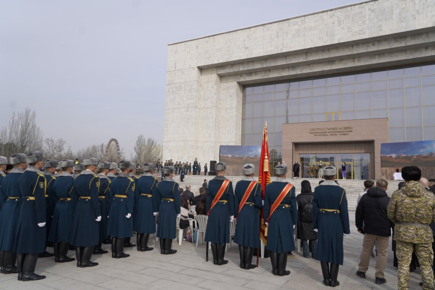 Брест чебинен, Хатындан жана Дубосеково кесилишинен алынып келинген топурак салынган капсула Улуттук тарых музейине тапшырылды