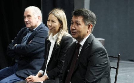 Тимурлан Ажымалиев Москвадагы театр жетекчилери жана студенттери менен жолукту