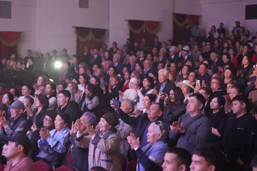 В Бишкеке состоялась премьера спектакля «Акыркы кат»