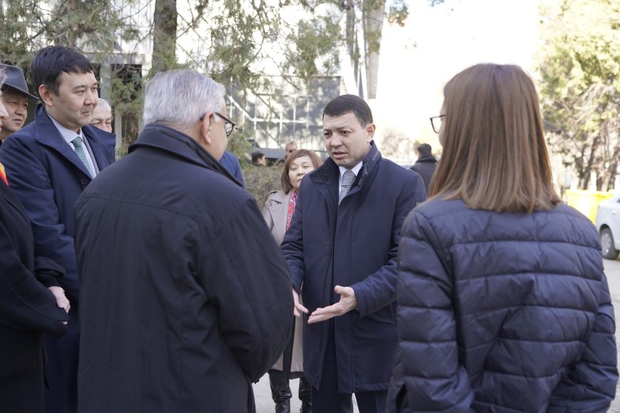 Маданият министри Мирбек Мамбеталиев Ага Хан өнүктүрүү уюмунун өкүлү менен жолукту