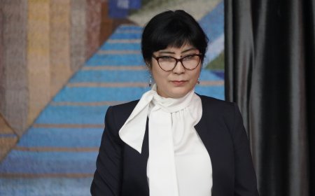 Маданият министринин биринчи орун басары С.А.Чуйков атындагы Кыргыз Мамлекеттик көркөм сүрөт окуу жайынын жаңы директорун тааныштырды