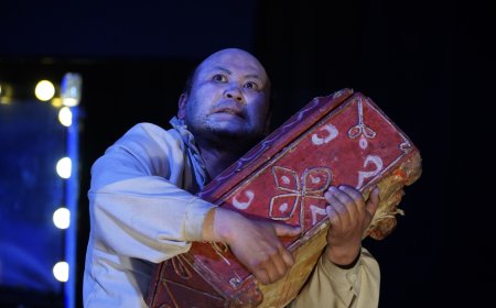 Иссык-Кульский областной театр представил премьеру спектакля «Сараң» («Скупой»)