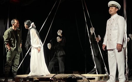 В Бишкеке состоялась премьера спектакля «Эрөөл»