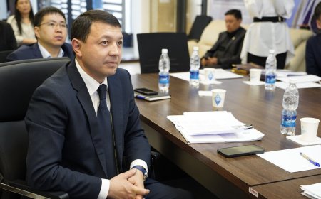 Маданият министри Мирбек Мамбеталиев Улуттук китепканага барды