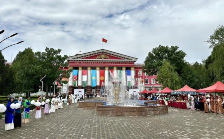 Ош шаарында Жолон Мамытовдун 85 жылдыгына арналган "Жашыл аалам" эл аралык поэзия фестивалы башталды