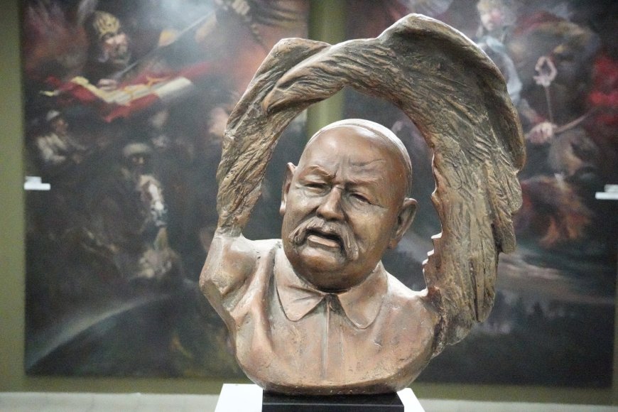 В Бишкеке прошла конкурс-выставка художников «Манас Ааламы 2025»