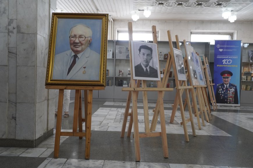 Улуттук китепканада Сооронбай Жусуевдин 100 жылдыгына арналган китеп жана сүрөт көргөзмөсү ачылды