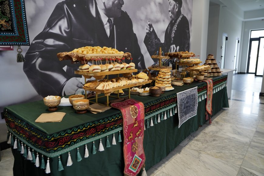 «Тушоо кесүү», кыргызская национальная кухня и спектакль «Тайтору» на сцене Театра «Манас»
