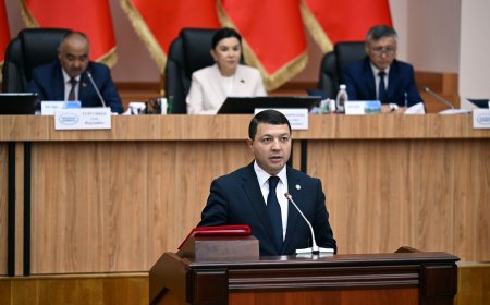 Мирбек Мамбеталиев принес присягу на заседании Жогорку Кенеша