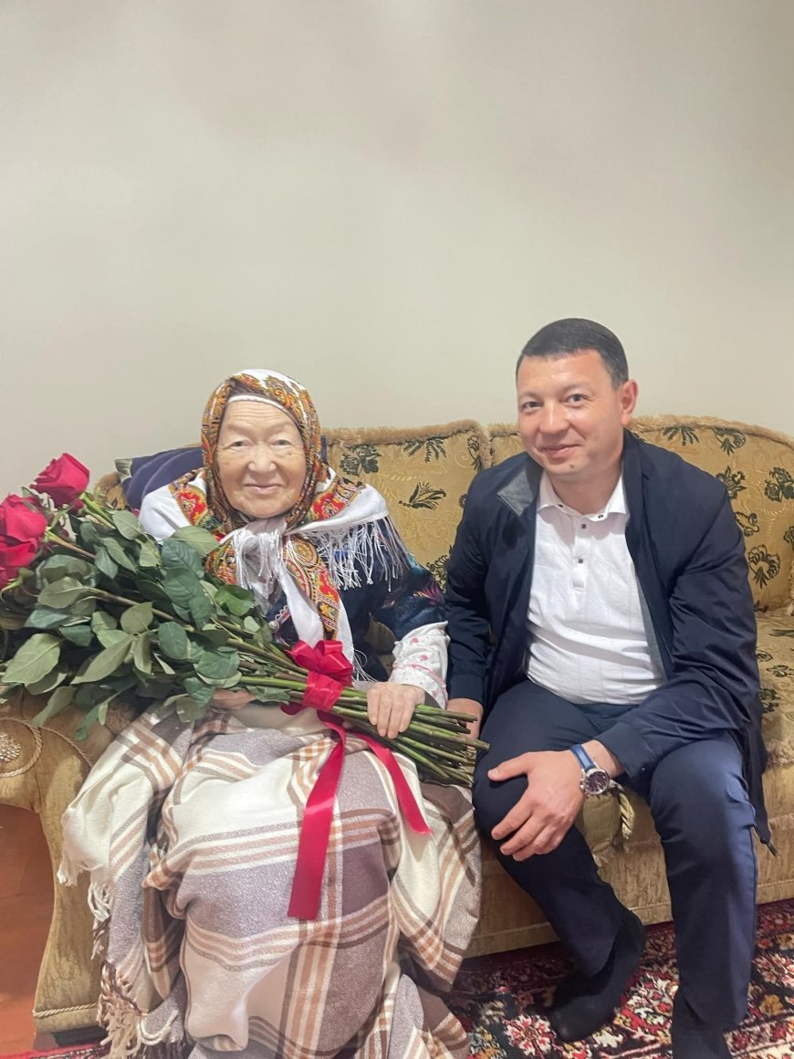 Маданият министри Мирбек Мамбеталиев Кайыргүл Сартбаева, Самара Токтакунова жана Замирбек Үсөнбаевдин ал-акыбалын сурады