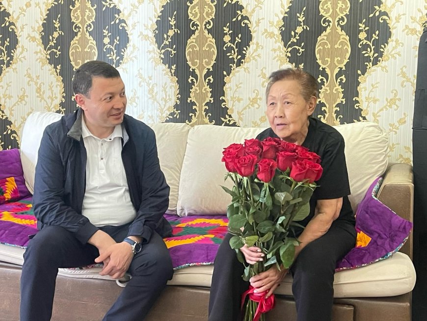 Маданият министри Мирбек Мамбеталиев Кайыргүл Сартбаева, Самара Токтакунова жана Замирбек Үсөнбаевдин ал-акыбалын сурады