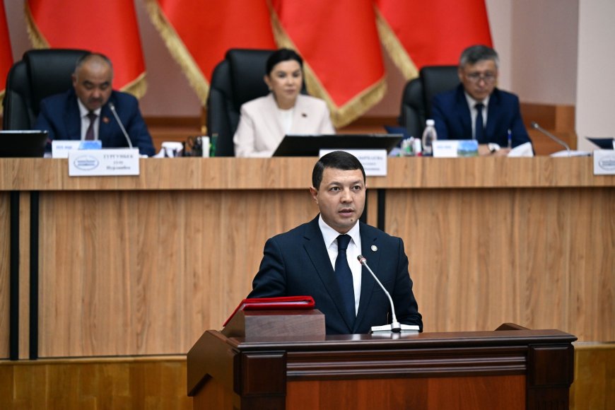 Мирбек Мамбеталиев принес присягу на заседании Жогорку Кенеша