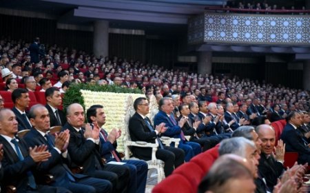 ПРЕЗИДЕНТ САДЫР ЖАПАРОВ МЕНЕН ПРЕЗИДЕНТ ЭМОМАЛИ РАХМОН ДУШАНБЕДЕ ИСКУССТВО ЧЕБЕРЛЕРИНИН "ТҮБӨЛҮК ДОСТУК” КОНЦЕРТИН КӨРҮШТҮ