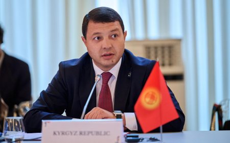 МИНИСТР М. МАМБЕТАЛИЕВ ШКУ ӨЛКӨЛӨРҮНҮН МАДАНИЯТ ИШМЕРЛЕРИНИН ЖОЛУГУШУУСУНДА СӨЗ СҮЙЛӨДҮ