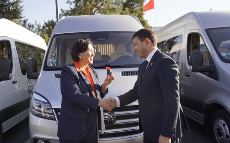 МАДАНИЯТ МИНИСТРИ 39 КИЧИАВТОБУСТУН АЧКЫЧТАРЫН ТАПШЫРДЫ