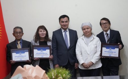 “КЫРГЫЗ-ЖАПОН КАЙРЫКТАРЫ” ДОЛБООРУНУН КАТЫШУУЧУЛАРЫНА МИНИСТРЛИКТИН АТЫНАН РААЗЫЧЫЛЫК КАТТАР ТАПШЫРЫЛДЫ